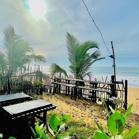 Waves Ranna Cabana And Seafood Bagian luar foto