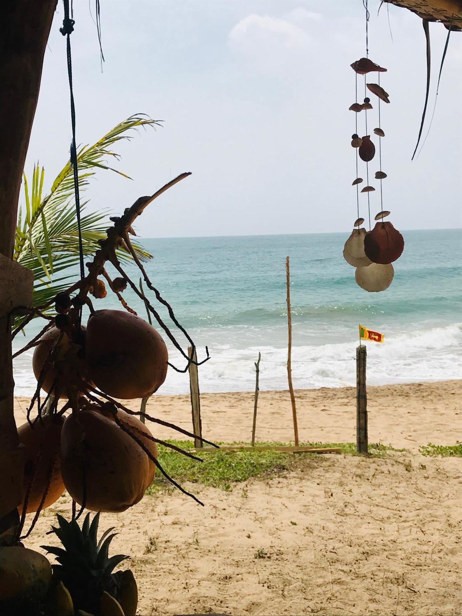 Waves Ranna Cabana And Seafood Bagian luar foto