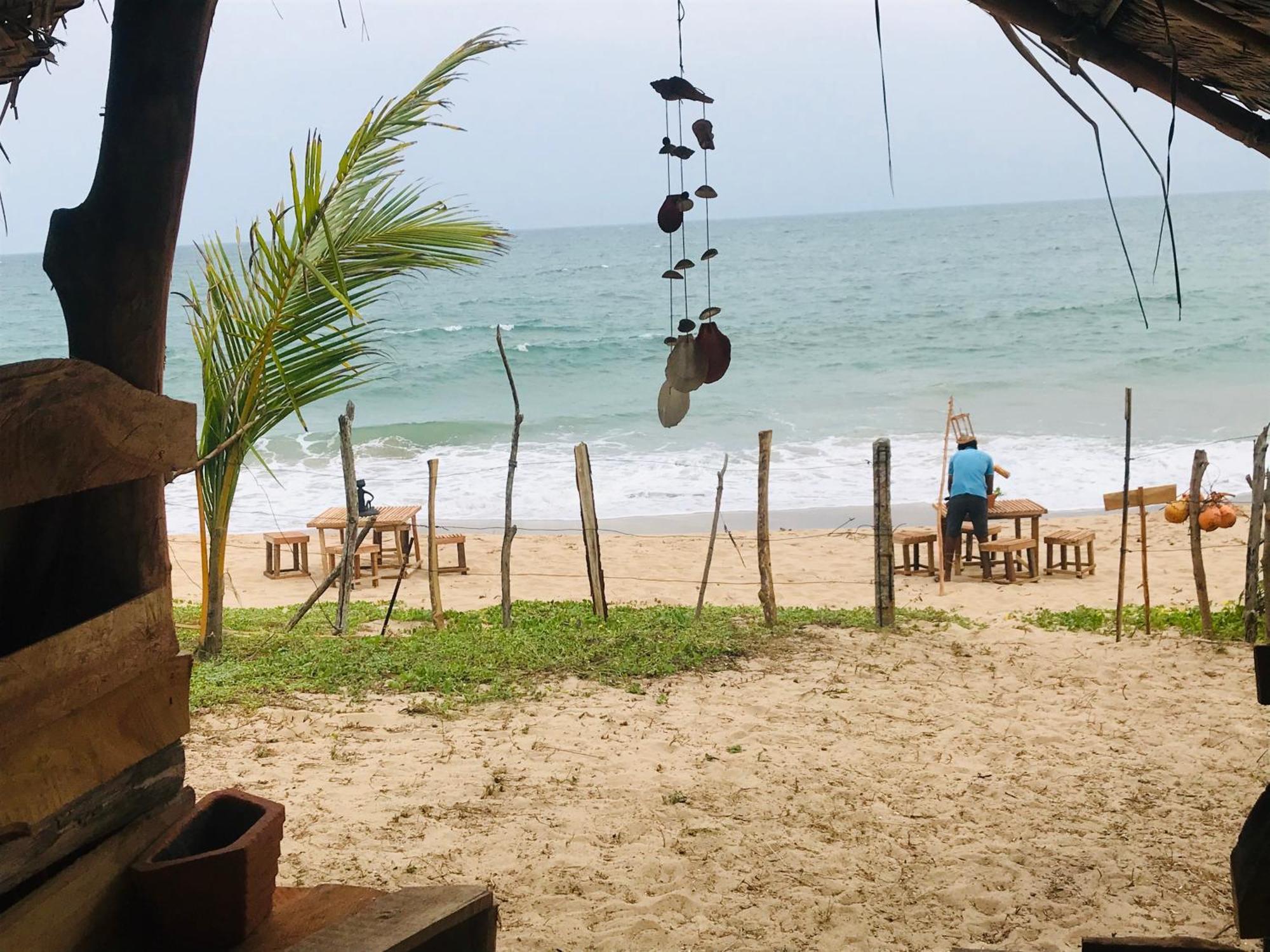 Waves Ranna Cabana And Seafood Bagian luar foto