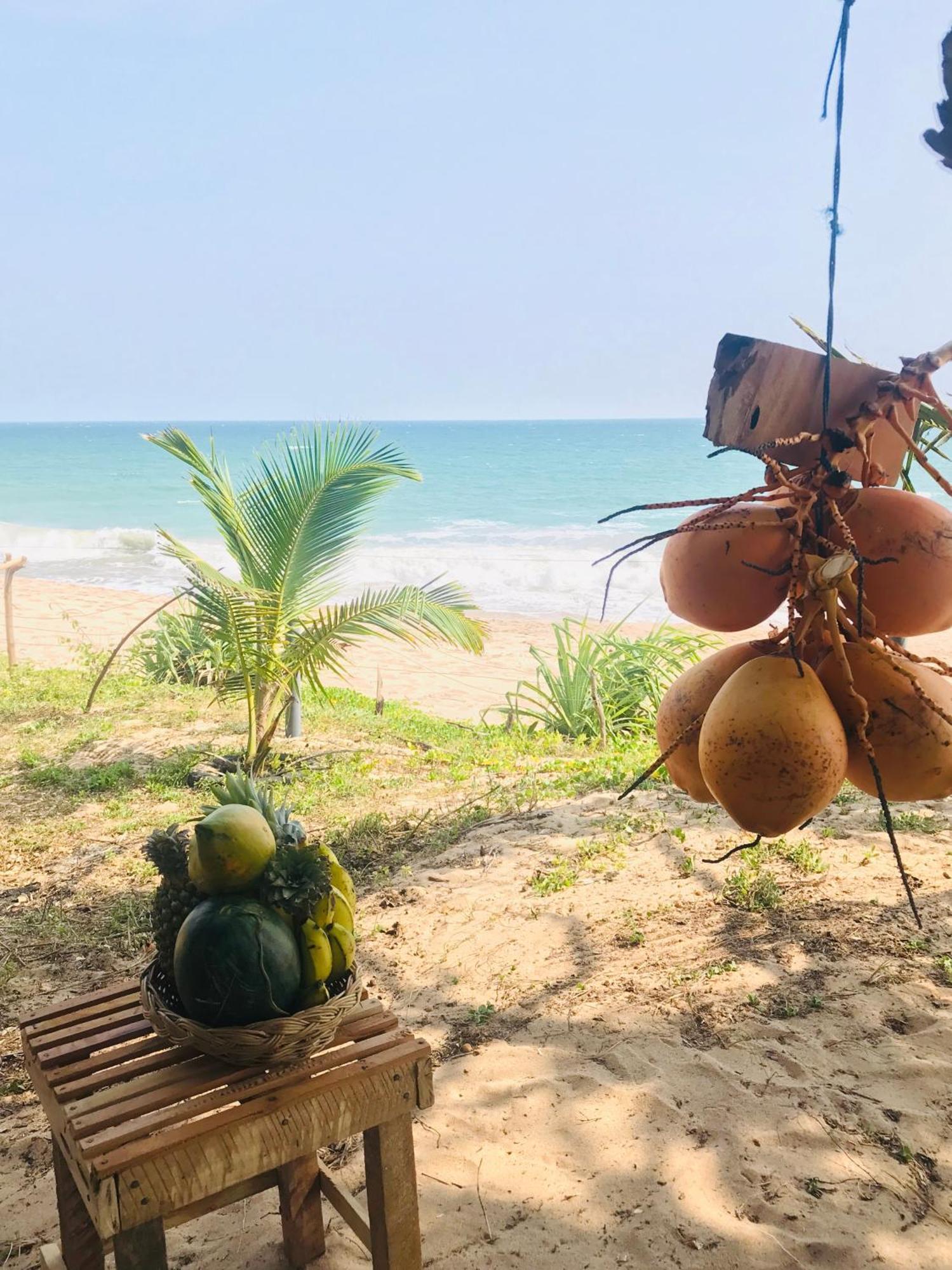 Waves Ranna Cabana And Seafood Bagian luar foto