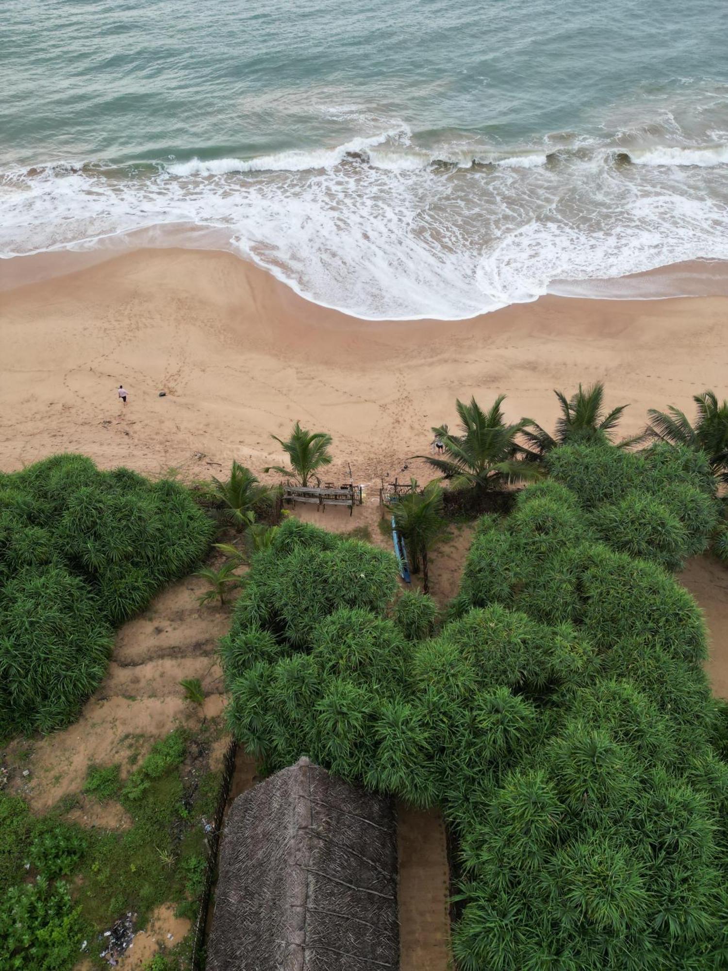 Waves Ranna Cabana And Seafood Bagian luar foto