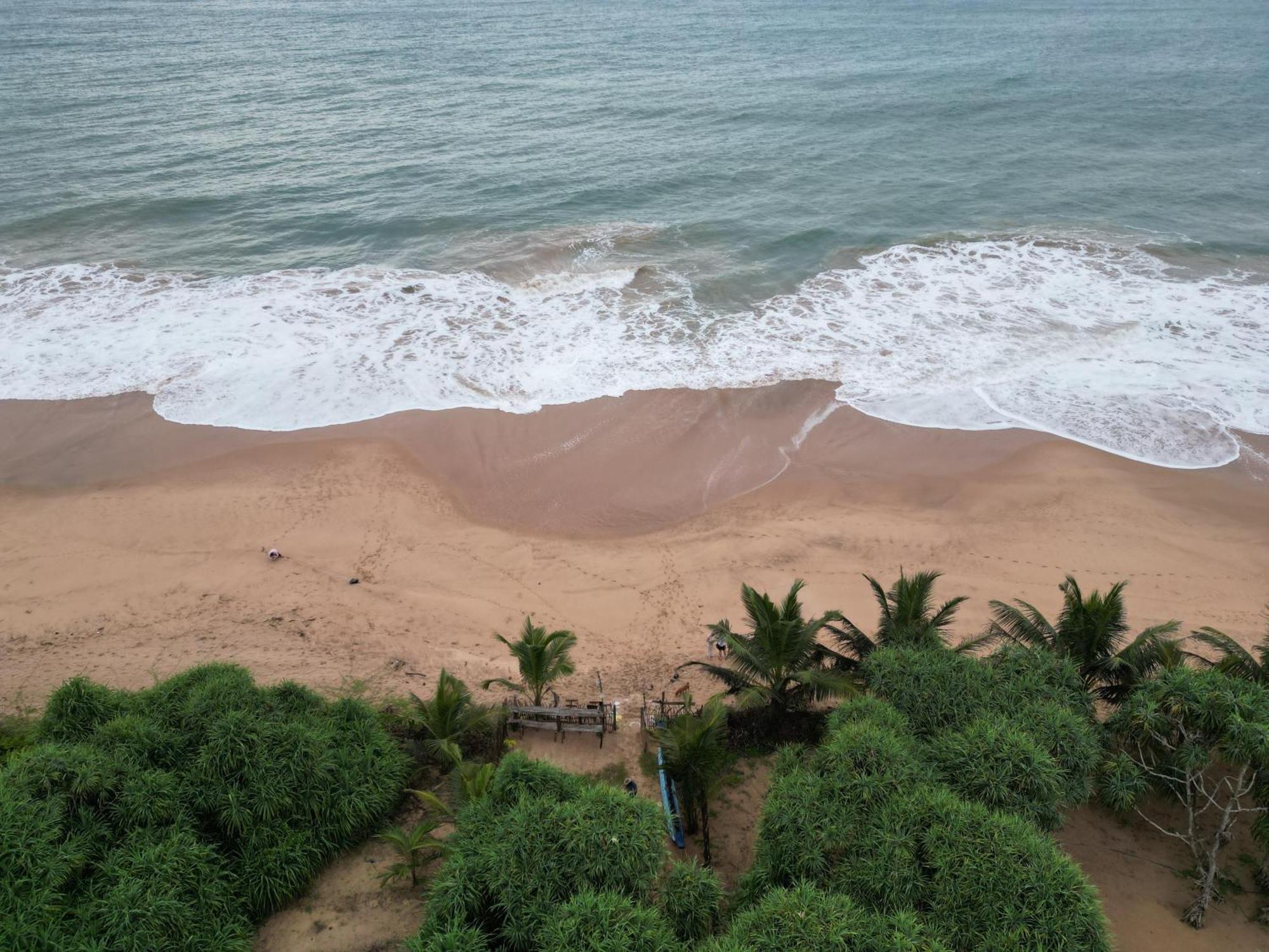 Waves Ranna Cabana And Seafood Bagian luar foto