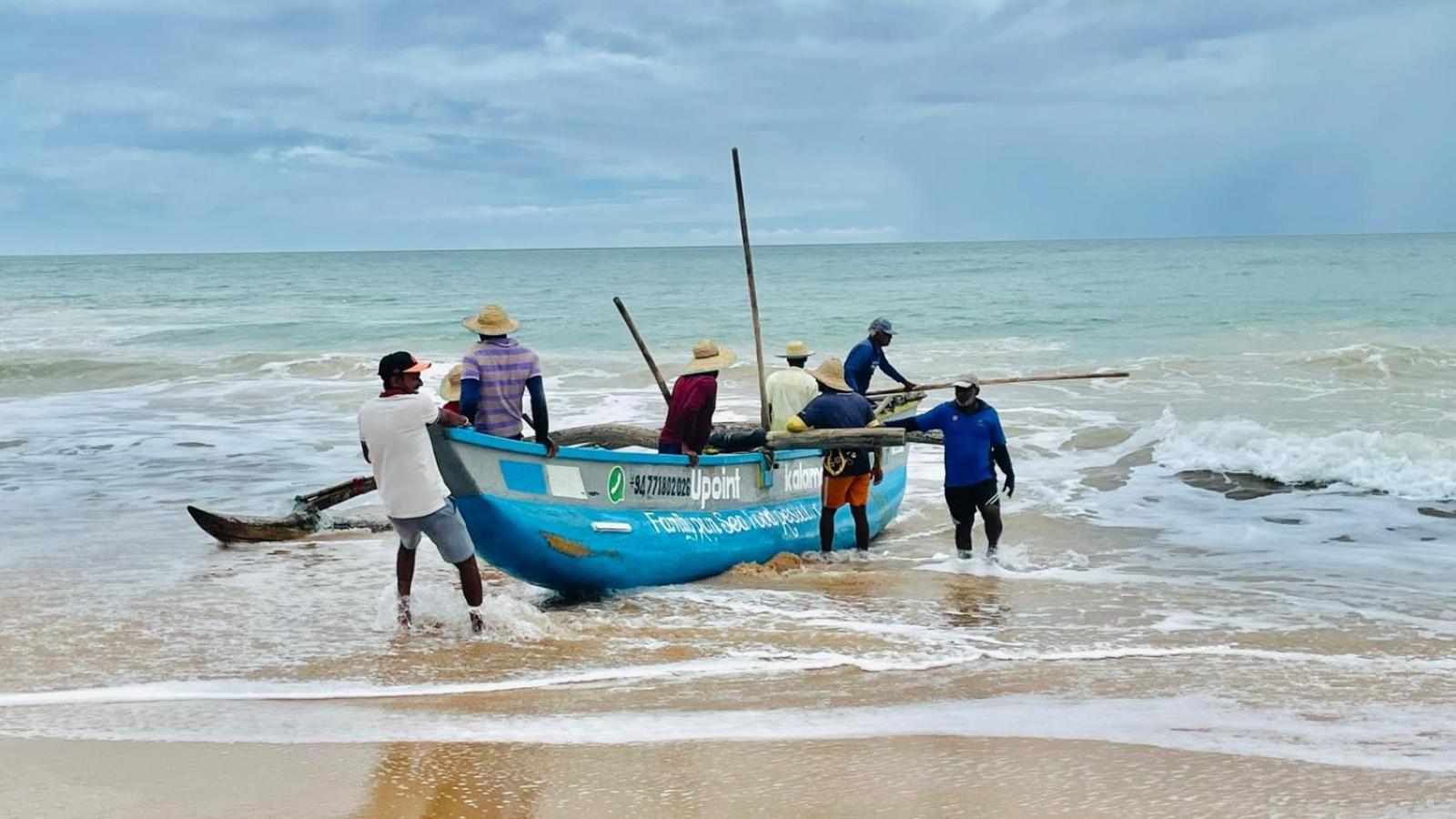 Waves Ranna Cabana And Seafood Bagian luar foto