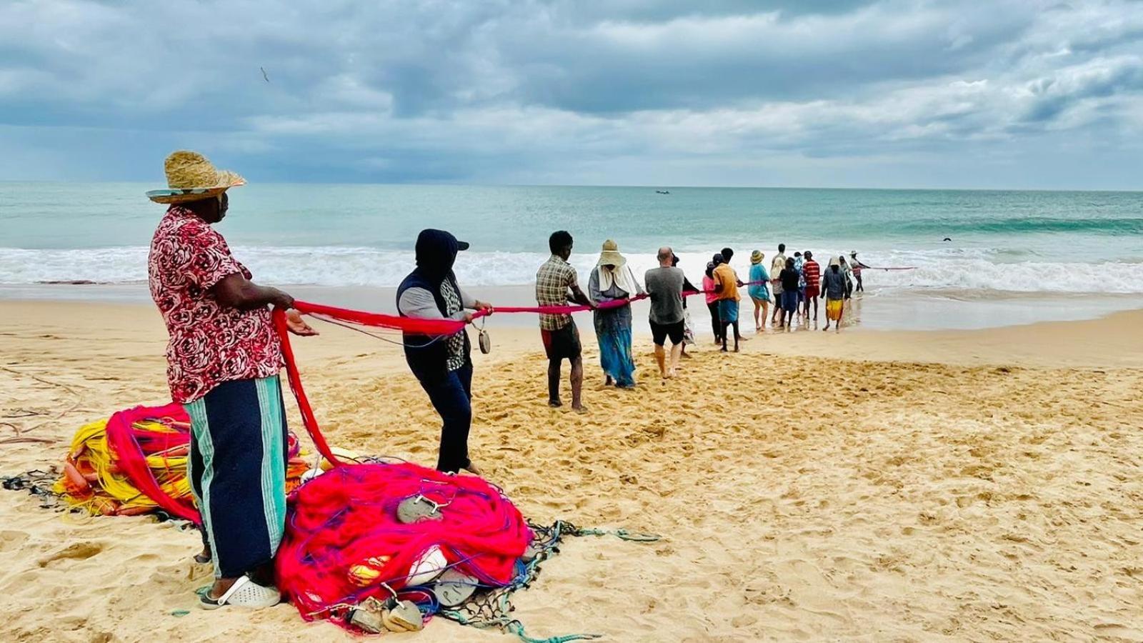 Waves Ranna Cabana And Seafood Bagian luar foto